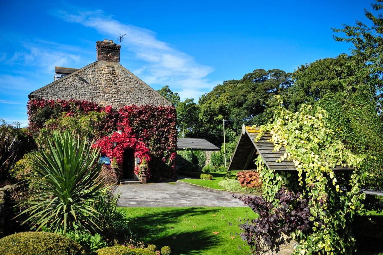The Wyvill Arms Hotel Leyburn Buitenkant foto