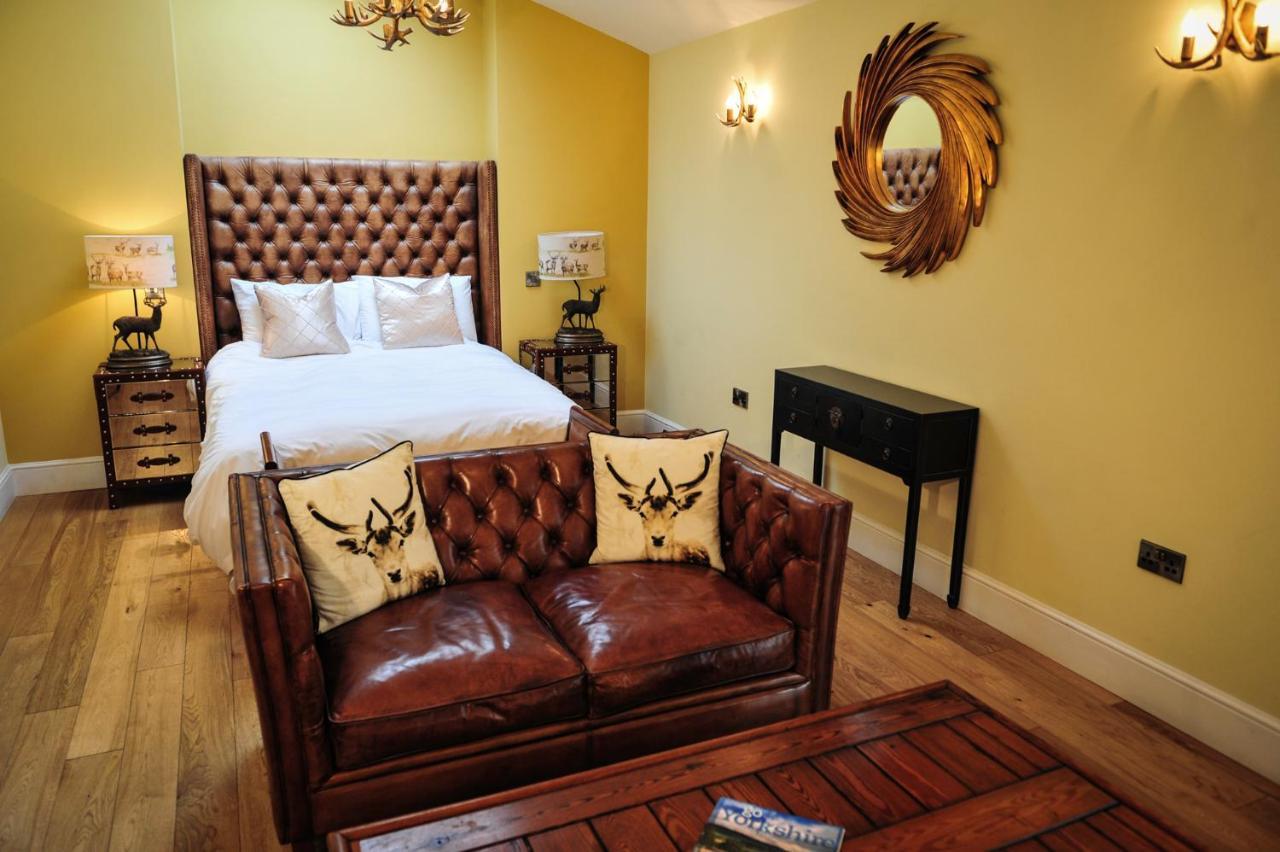 The Wyvill Arms Hotel Leyburn Buitenkant foto